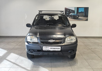 Подержанный автомобиль Chevrolet Niva 2010 года (2 фото)