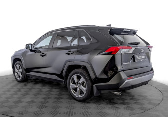 Подержанный автомобиль Toyota RAV4 2021 года (7 фото)