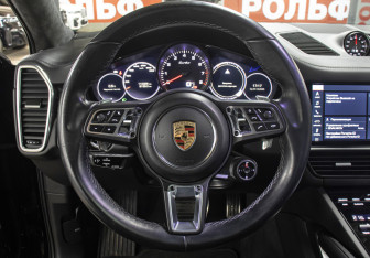 Подержанный автомобиль Porsche Cayenne 2020 года (17 фото)