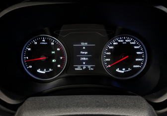 Подержанный автомобиль Москвич 3 2023 года (16 фото)