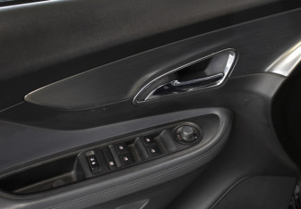 Подержанный автомобиль Opel Mokka 2013 года (19 фото)