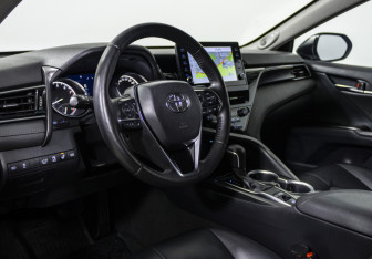 Подержанный автомобиль Toyota Camry Sedan 2022 года (10 фото)