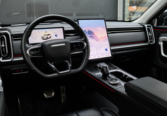 Подержанный автомобиль Jaecoo J7 2023 года (20 фото)