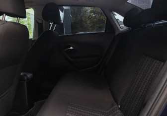 Подержанный автомобиль Volkswagen Polo Sedan 2012 года (8 фото)