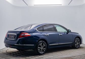 Подержанный автомобиль Nissan Teana 2010 года (5 фото)