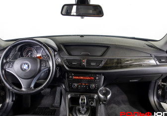 Подержанный автомобиль BMW X1 2012 года (10 фото)