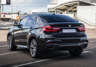Подержанный автомобиль BMW X6 2018 года (7 фото)