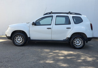 Подержанный автомобиль Renault Duster 2017 года (8 фото)