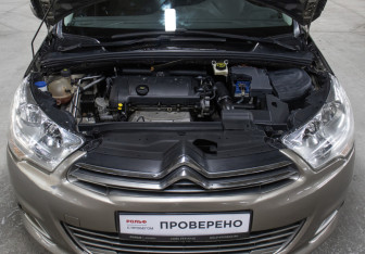 Подержанный автомобиль Citroen C4 Hatchback 2011 года (9 фото)