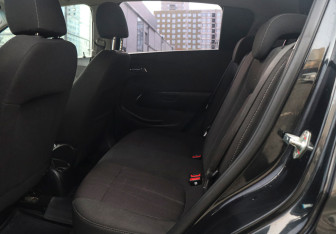 Подержанный автомобиль Chevrolet Aveo Hatchback 2013 года (10 фото)