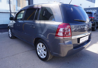Подержанный автомобиль Opel Zafira Compactvan 2012 года (7 фото)