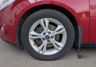 Подержанный автомобиль Ford Focus Hatchback 2012 года (12 фото)