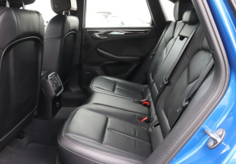Подержанный автомобиль Porsche Macan 2015 года (10 фото)