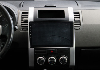 Подержанный автомобиль Nissan X-Trail 2008 года (10 фото)