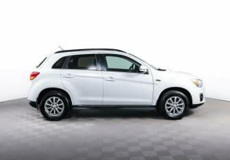 Подержанный автомобиль Mitsubishi ASX 2013 года (4 фото)