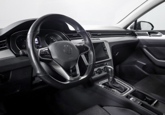 Подержанный автомобиль Volkswagen Passat Sedan 2018 года (14 фото)