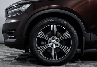 Подержанный автомобиль Volvo XC40 2020 года (15 фото)