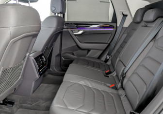 Подержанный автомобиль Volkswagen Touareg 2021 года (12 фото)