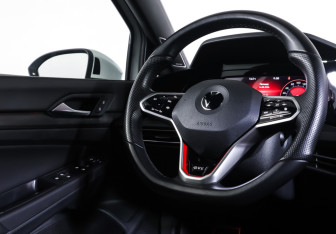 Подержанный автомобиль Volkswagen Golf GTI Hatchback 2021 года (11 фото)