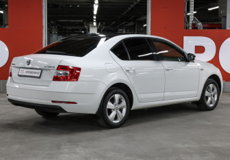 Подержанный автомобиль Skoda Octavia Liftback 2019 года (5 фото)
