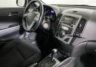 Подержанный автомобиль Hyundai i30 Hatchback 2010 года (9 фото)