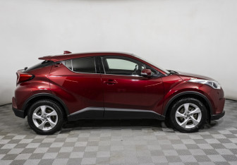 Подержанный автомобиль Toyota C-HR 2018 года (4 фото)