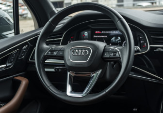 Подержанный автомобиль Audi Q7 2021 года (11 фото)
