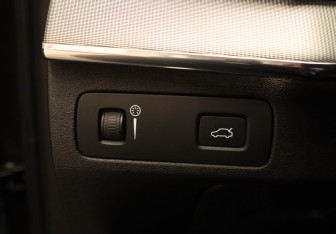 Подержанный автомобиль Volvo XC90 2016 года (10 фото)