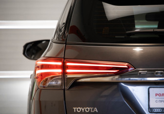 Подержанный автомобиль Toyota Fortuner 2021 года (33 фото)