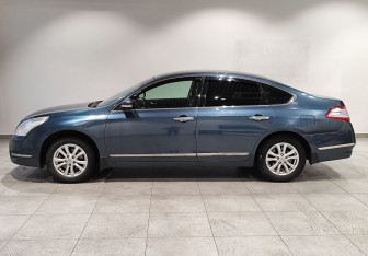 Подержанный автомобиль Nissan Teana 2012 года (8 фото)