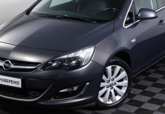 Подержанный автомобиль Opel Astra Hatchback 2014 года (22 фото)