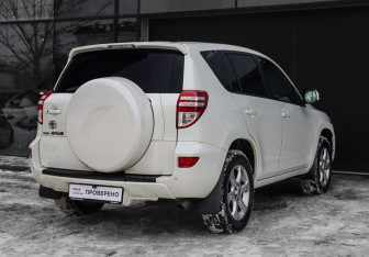 Подержанный автомобиль Toyota RAV4 2011 года (4 фото)