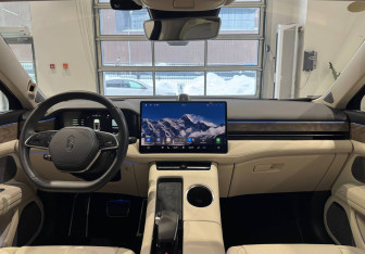 Подержанный автомобиль AITO M5 2023 года (18 фото)