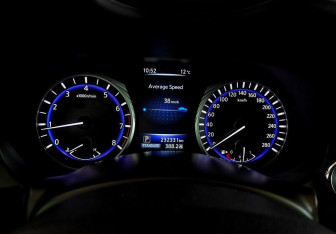 Подержанный автомобиль Infiniti Q50 2015 года (12 фото)