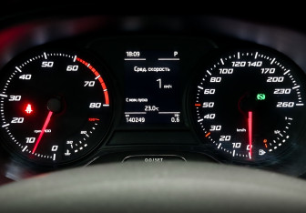 Подержанный автомобиль SEAT Leon Hatchback 2013 года (13 фото)