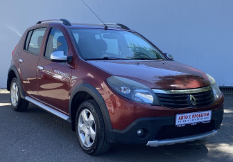 Подержанный автомобиль Renault Sandero 2014 года (3 фото)