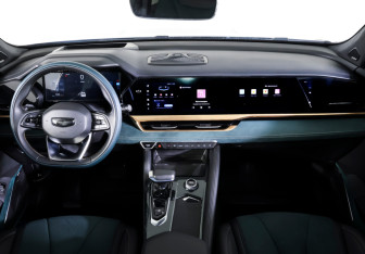 Подержанный автомобиль Geely Monjaro 2024 года (13 фото)