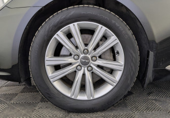 Подержанный автомобиль Genesis G80 2018 года (12 фото)