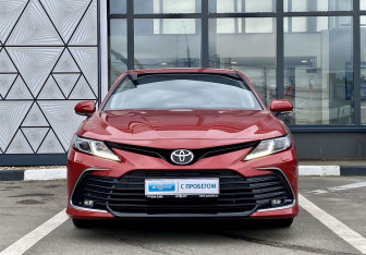 Подержанный автомобиль Toyota Camry Sedan 2021 года (2 фото)