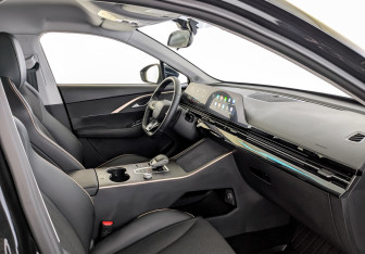Подержанный автомобиль Omoda C5 2024 года (11 фото)