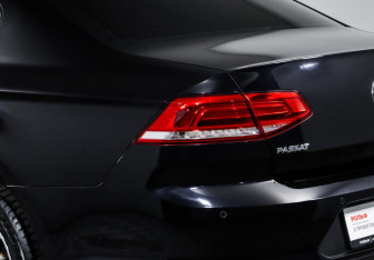 Подержанный автомобиль Volkswagen Passat Sedan 2018 года (16 фото)