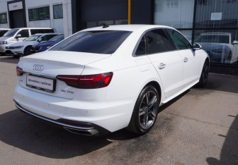 Подержанный автомобиль Audi A4 Sedan 2022 года (5 фото)
