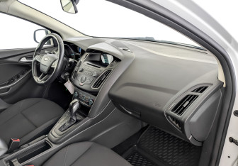 Подержанный автомобиль Ford Focus Hatchback 2018 года (11 фото)