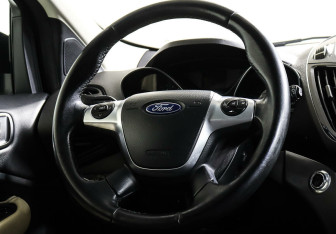 Подержанный автомобиль Ford Kuga 2015 года (11 фото)