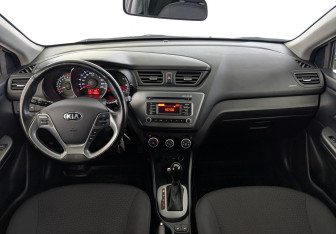 Подержанный автомобиль Kia Rio Sedan 2017 года (23 фото)
