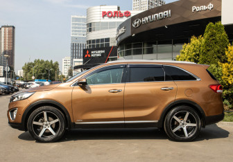 Подержанный автомобиль Kia Sorento 2017 года (6 фото)