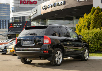 Подержанный автомобиль Jeep Compass 2012 года (4 фото)