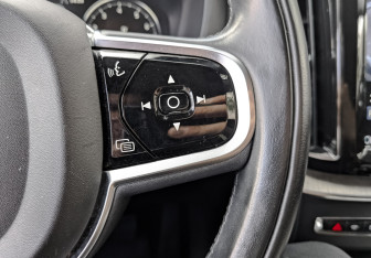 Подержанный автомобиль Volvo XC60 2019 года (26 фото)