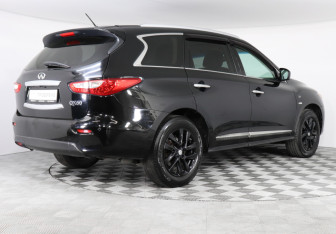 Подержанный автомобиль Infiniti QX60 2015 года (5 фото)
