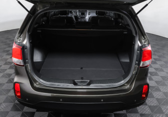 Подержанный автомобиль Kia Sorento 2016 года (10 фото)